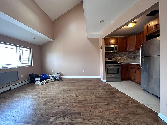 2nd image of 2419 Deerfield Rd Floor 2