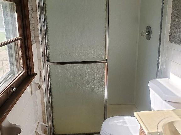 5th image of 13433 Belmead Ave