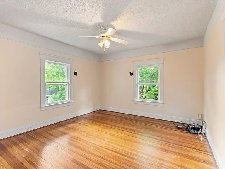 327 Adams St — Photo 21