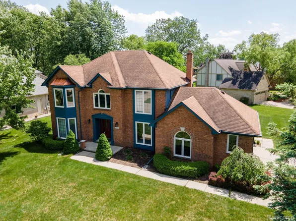 3245 Charlwood Dr, Rochester Hills, MI 48306
