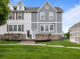 15208 Greenbelt Dr, Urbandale, IA 50323