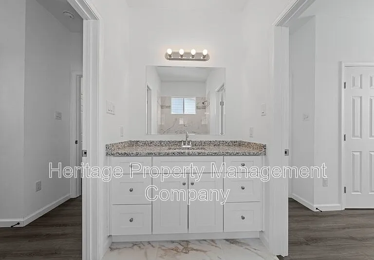 323 Gabriel #1-unit 101 — Photo 21