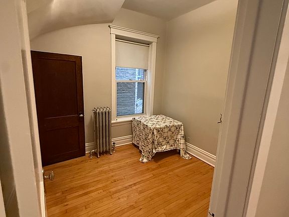 3rd image of 1325 W Cornelia Ave