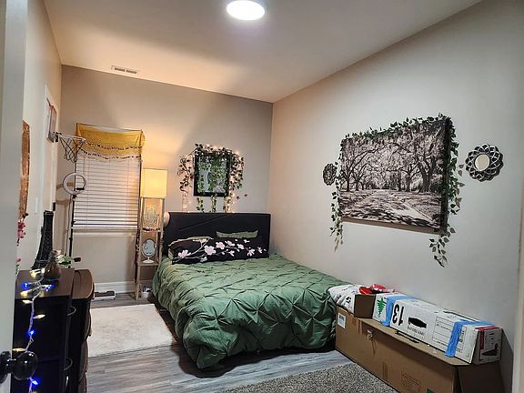 2nd image of 4051 S Prairie Ave #2