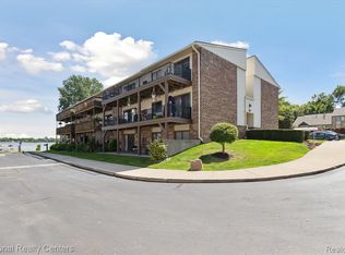 895 S Pontiac Trl #C204, Walled Lake, MI 48390
