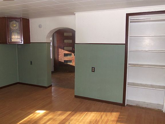 4th image of 127 Stroud Ave