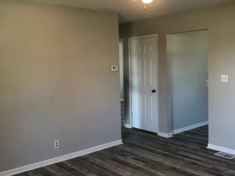 100 Grant Dr — Photo 3