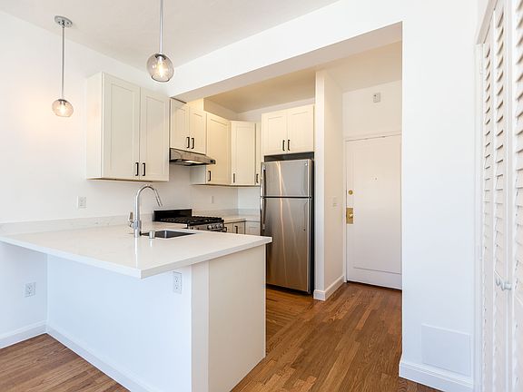 3rd image of 1520 Gough St #704