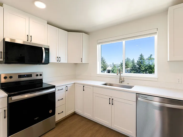 Bridgewater Apartments — Photo 51