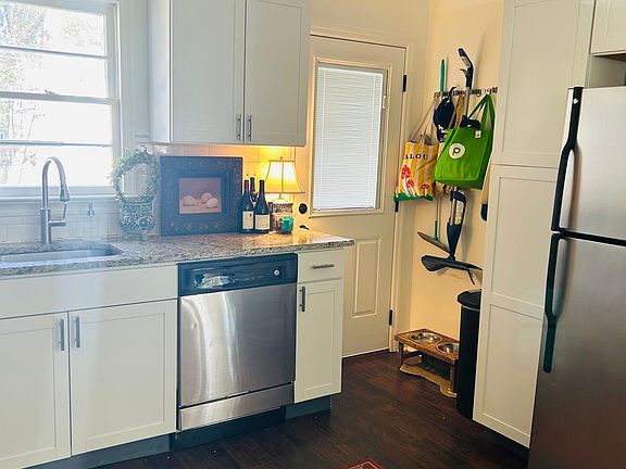 Rotating from left to right in the Kitchen