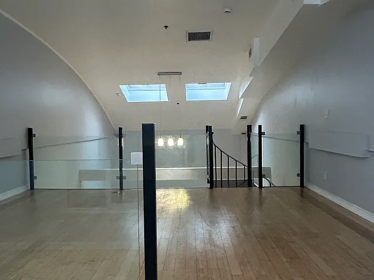 1043 S Grand Ave — Photo 17