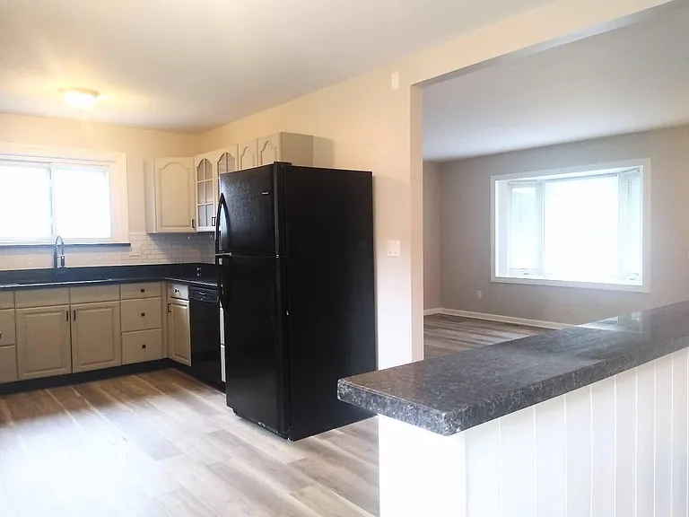 370 Randolph St — Photo 16