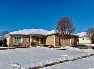 25 Eleanor Ln, Jacksonville, IL 62650