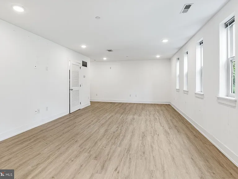 1335 N Marston St #402 — Photo 6