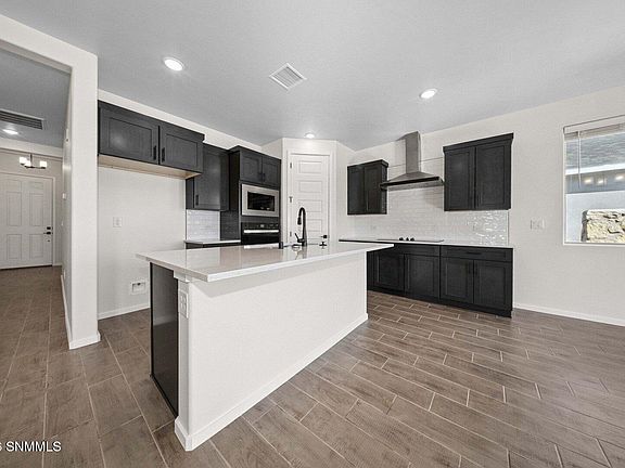 4th image of 110 Madrid St