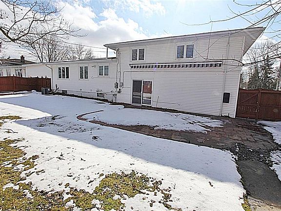 2nd image of 132 Foxcroft Ln