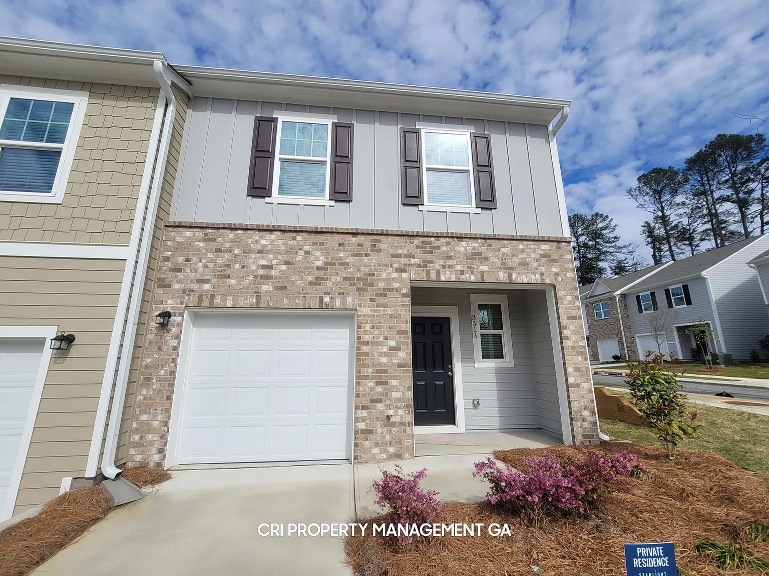3 bed, 2.5 bath, 1421 sqft, $2,100 — Photo 1