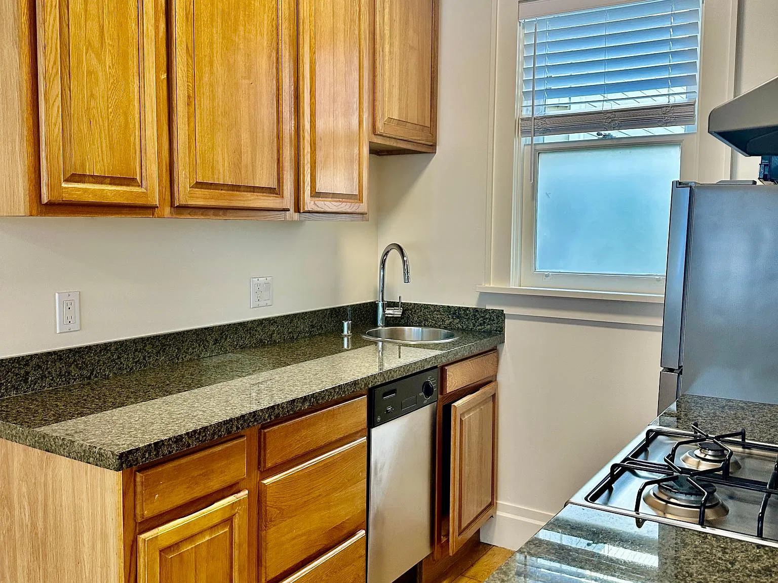1 bed, 500 sqft, $3,400 — Photo 4