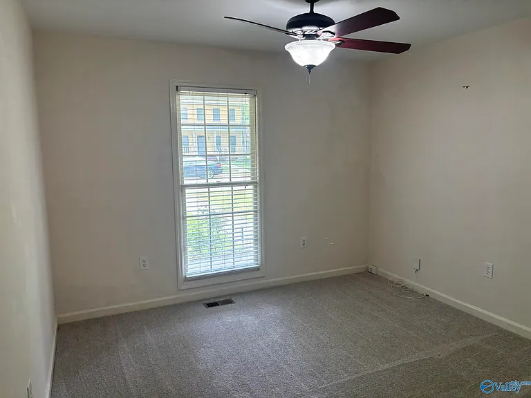 135 Suffolk Dr — Photo 20