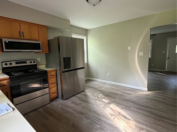 4th image of 300A Verona St