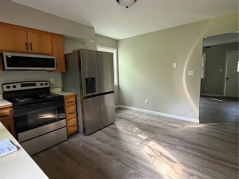 300A Verona St — Photo 4