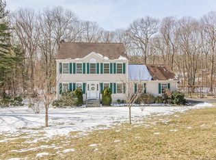2 Bobwhite Ln, East Lyme, CT 06333