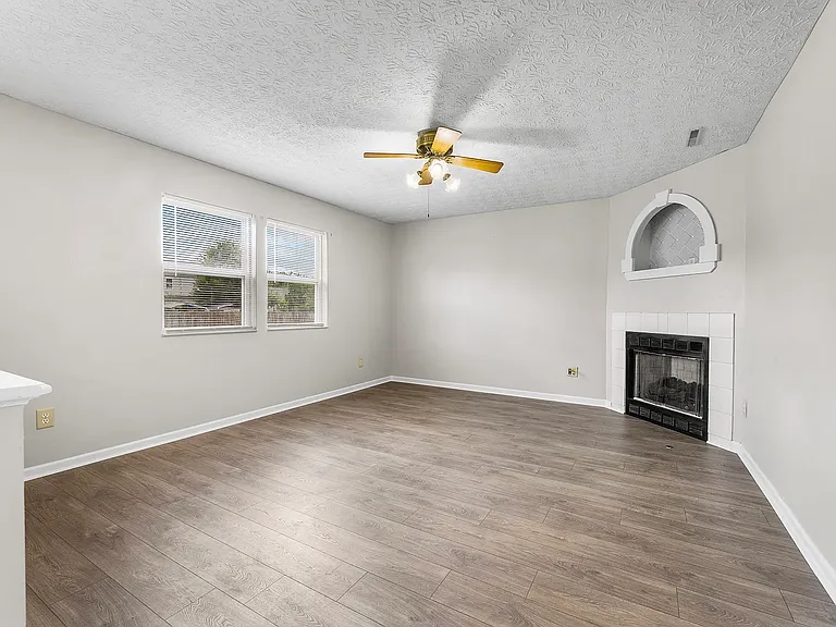 328 Regency Ave — Photo 20