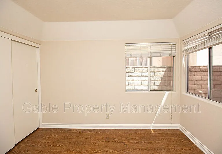 25804 Dickens Ct — Photo 15