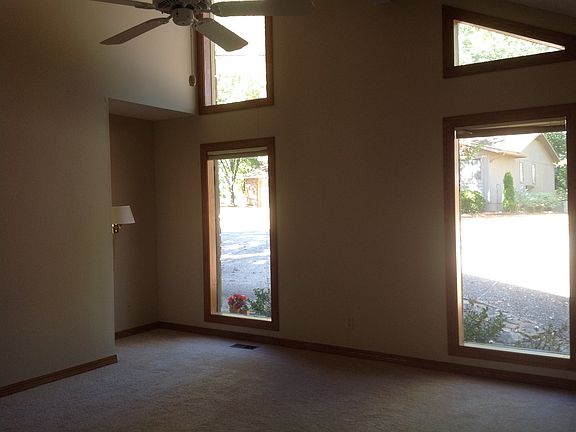 4th image of 4 Kensington Dr