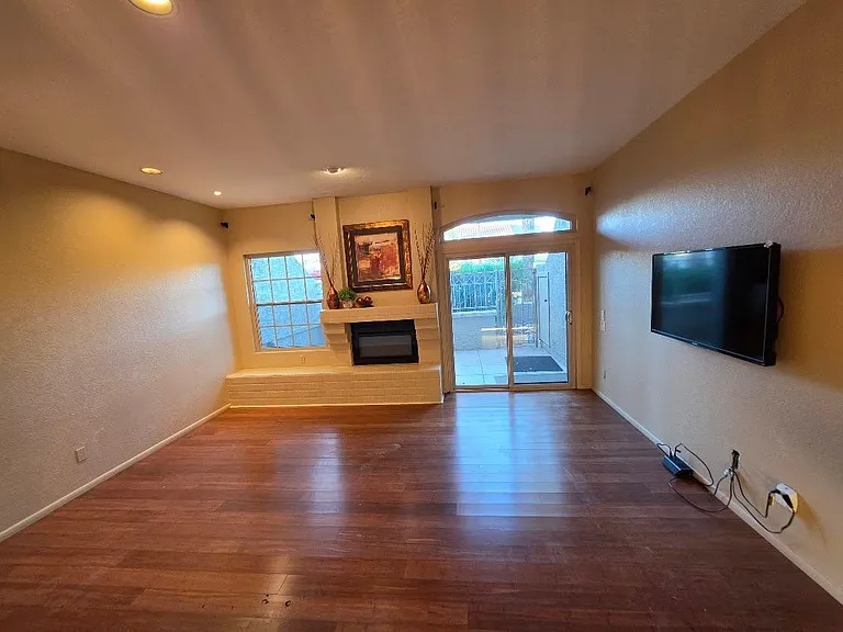 10015 E Mountain View Rd #1002 — Photo 4