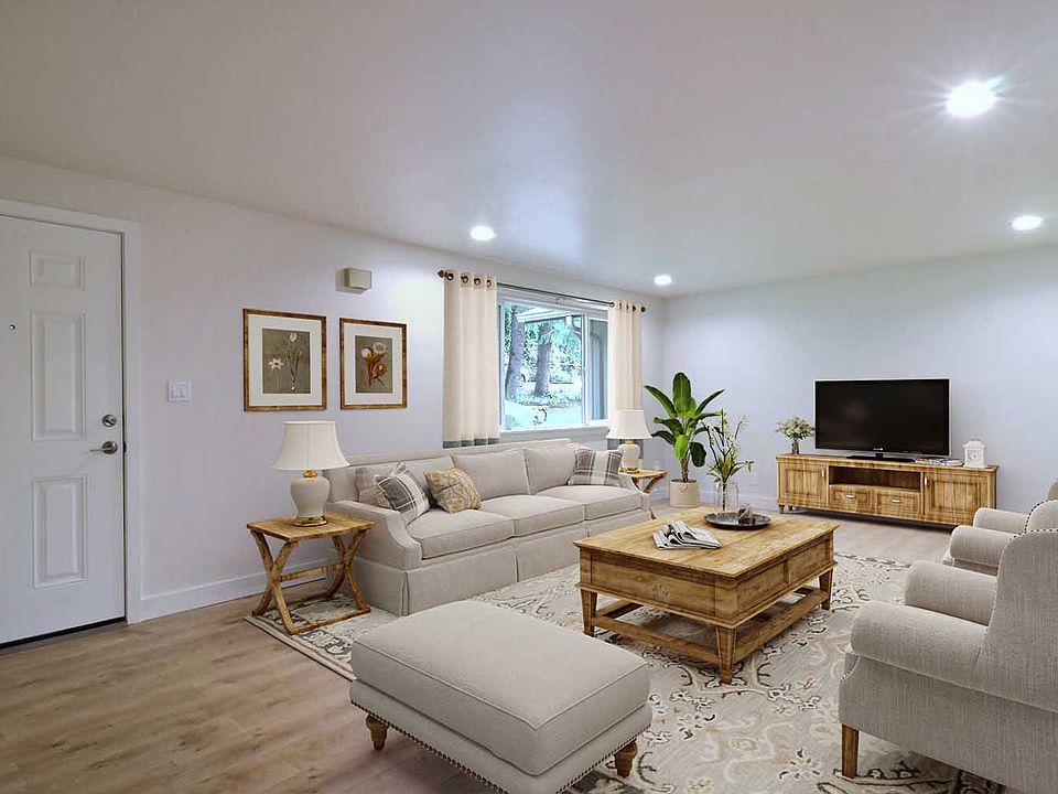 1st image of 1022 34th Ave NW