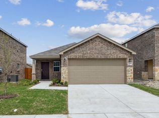 2075 Henrietta Dr, Forney, TX 75126