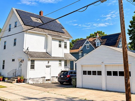 4th image of 79 Oak St