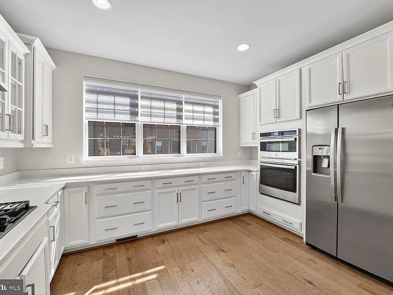 620 Halsey Way — Photo 7