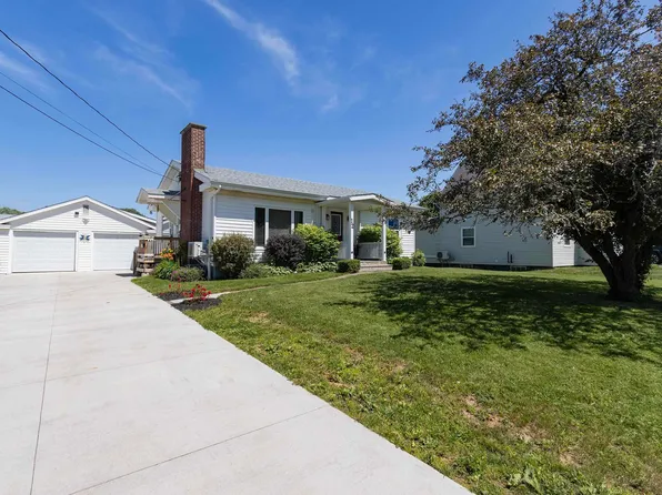 12 Central Ave, Amherst, NS B4H 2Y6