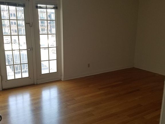 4th image of 5650 Pershing Ave #305