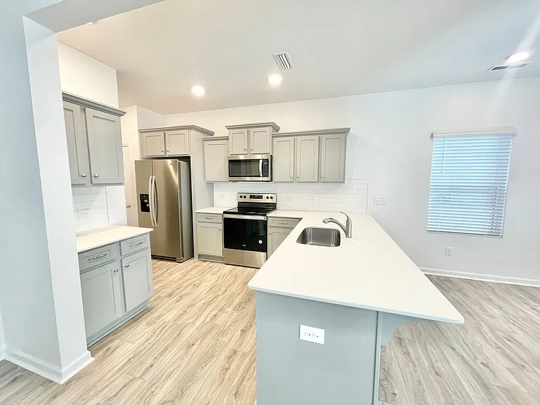 338 Pearl St — Photo 4