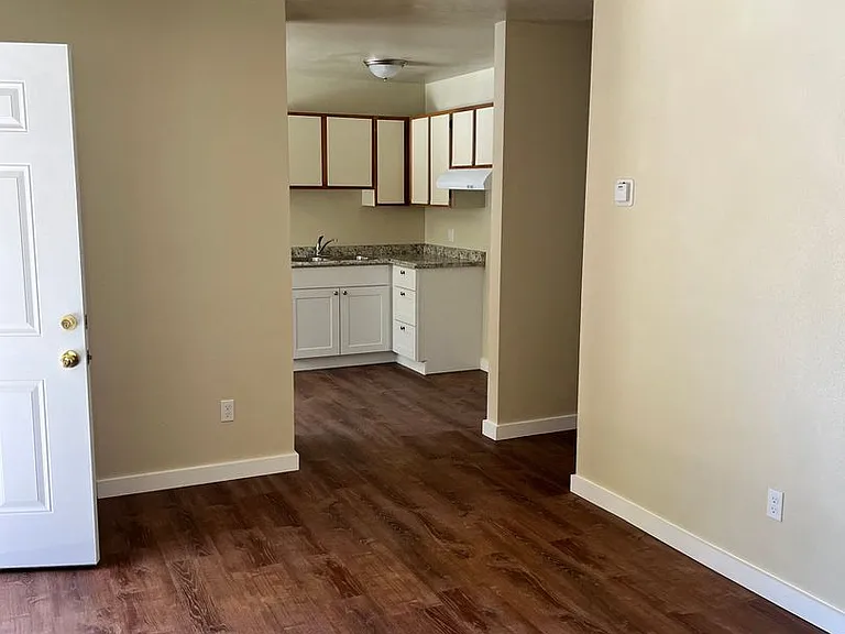 2814 N Center St — Photo 2