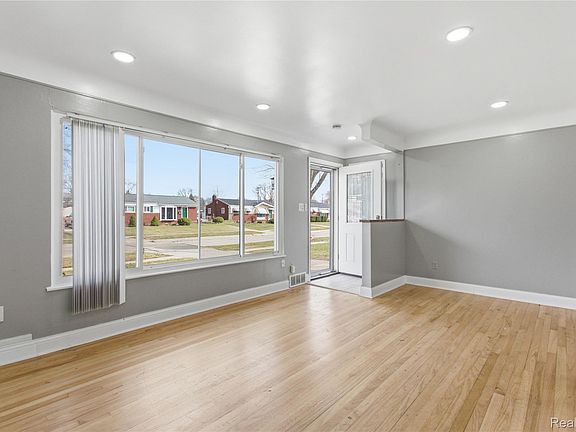 5th image of 25317 Wagner Ave