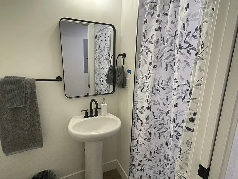 2233 Jefferson Ave #4 — Photo 37