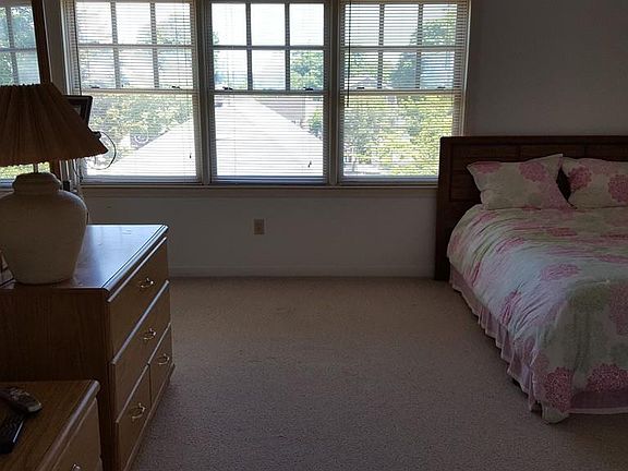 3rd image of 27R West St APT 15