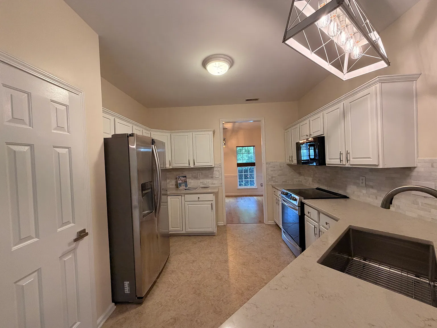 4 bed, 2253 sqft, $2,699 — Photo 3