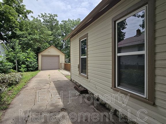 3rd image of 322 N Park Ave