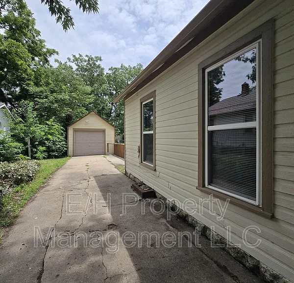 322 N Park Ave — Photo 3