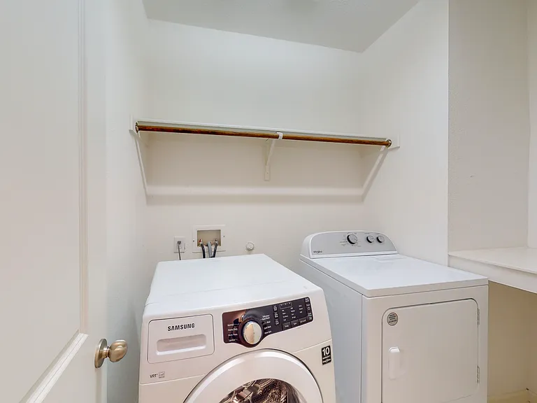 123 Palacio St — Photo 37