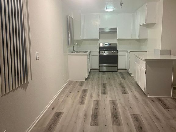 3rd image of 14118 Cordary Ave #A