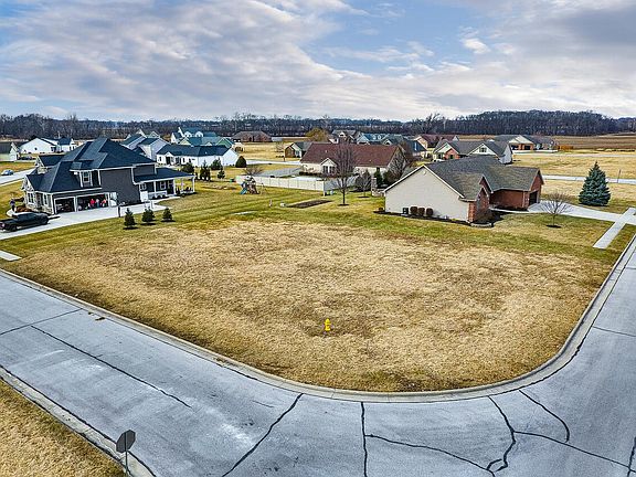 3rd image of 323 Plum Cir