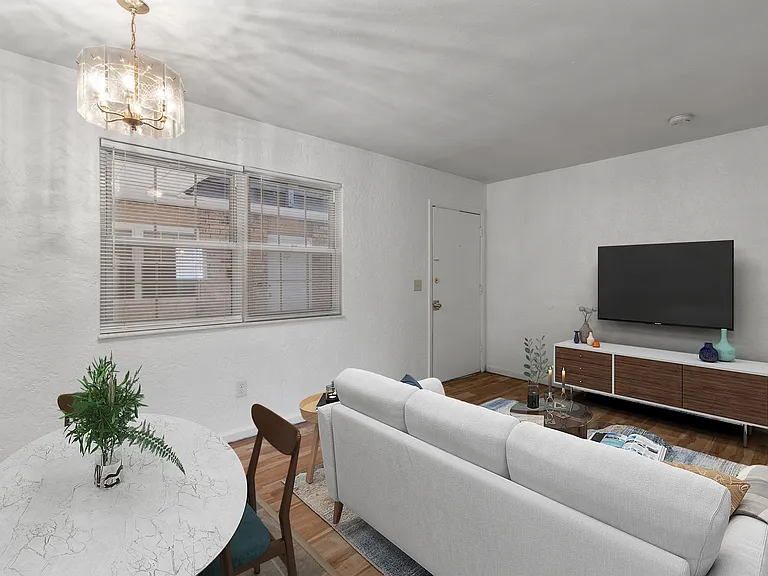 Cunningham Apartments — Photo 20