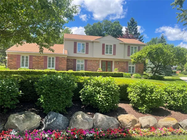 2020 Wickford Ct, Bloomfield Hills, MI 48304