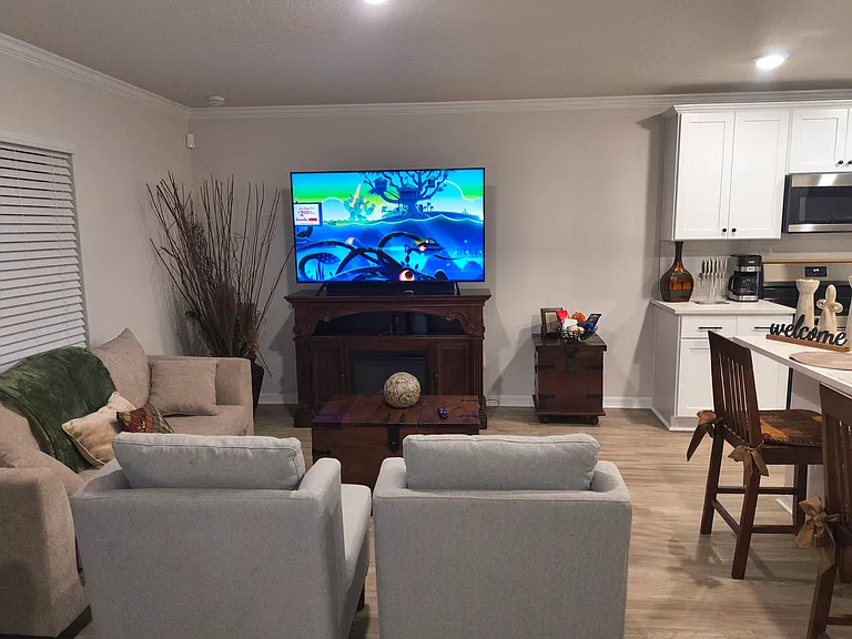 8 Unique Ct — Photo 13